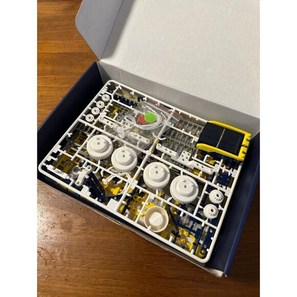 STEM solar robot build and learn - Picture 3 of 10